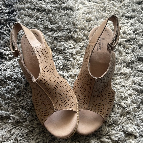 Clark’s summer sandal - Picture 1 of 6